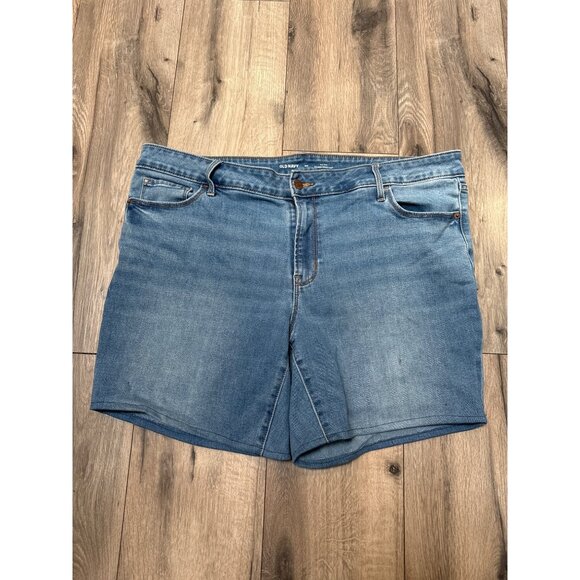 Old Navy Womens Mid-Rise Kicker Boot-Cut Denim Shorts Size 20 Blue Cotton Blend - Picture 1 of 8